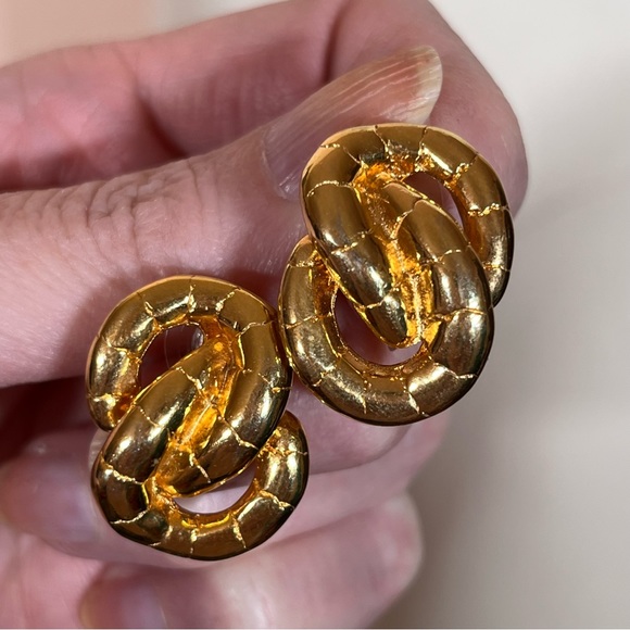 Vintage Jewelry - Vintage 80 90 Retro Omega Snake Chain Infinite Knot Heavy Gold Pierced Earrings